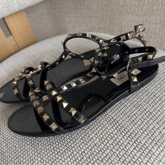 Damaged Valentino Garavani Rockstud Jelly Flat Gladiator Sandals in Black main image 5